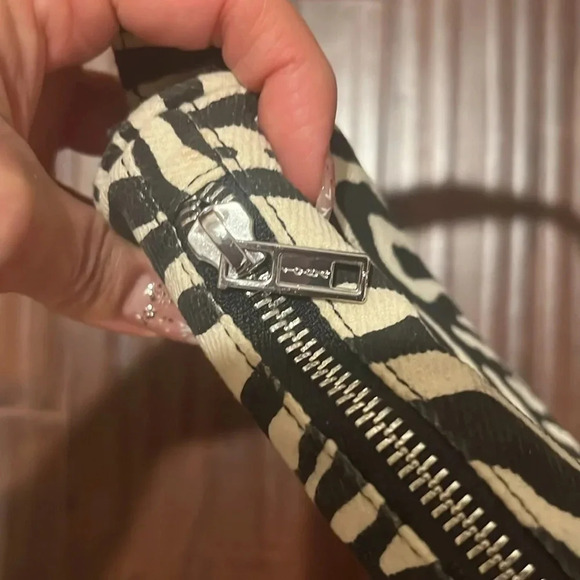 Great condition zebra mini bag - Picture 5 of 10